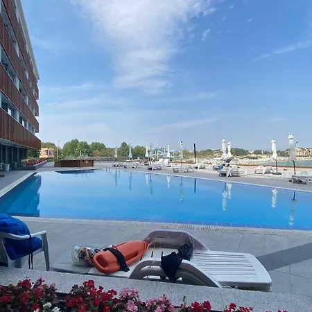 아파트 Paradiso 'b' 108 Private Cozy 네세부르