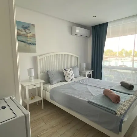 아파트 Paradiso 'b' 108 Private Cozy 네세부르